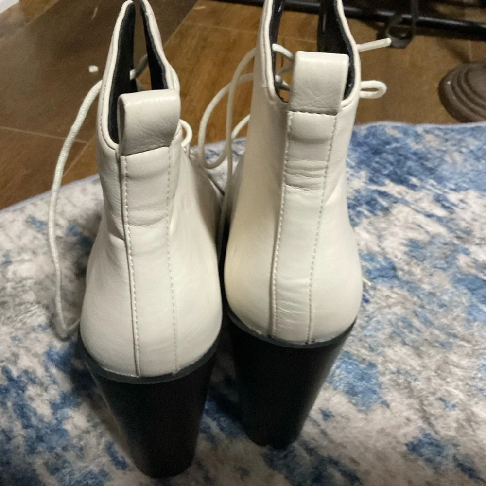 Classic off-White Lace-Up Women's Platform Ankle Boots - Picture 4 of 4